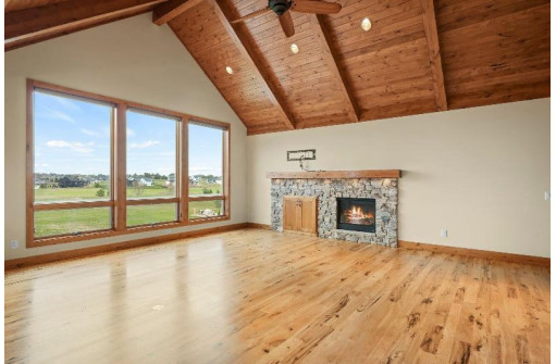 6680 Covered Bridge Trail, Sun Prairie, WI 53590