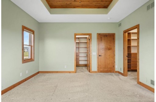 6680 Covered Bridge Trail, Sun Prairie, WI 53590