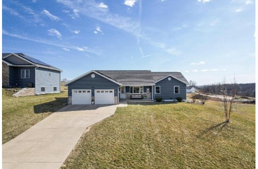 313 Diamond Oaks Drive, Dodgeville, WI 53533