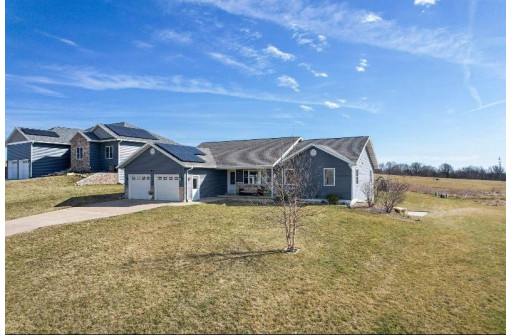 313 Diamond Oaks Drive, Dodgeville, WI 53533