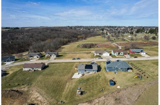 313 Diamond Oaks Drive, Dodgeville, WI 53533