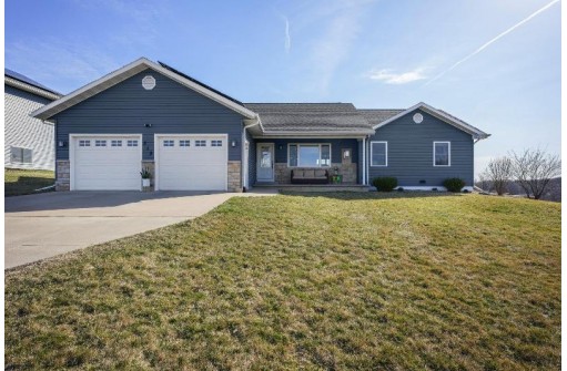 313 Diamond Oaks Drive, Dodgeville, WI 53533