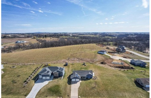 313 Diamond Oaks Drive, Dodgeville, WI 53533