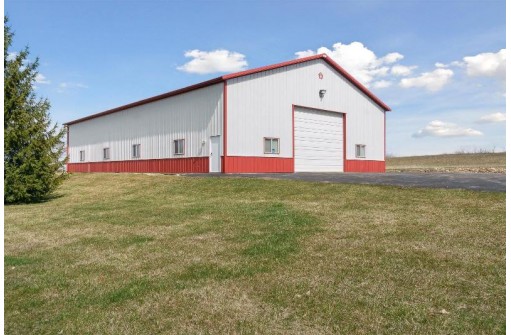 1560 State Road 19, Marshall, WI 53559