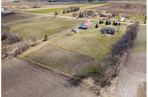 1560 State Road 19, Marshall, WI 53559