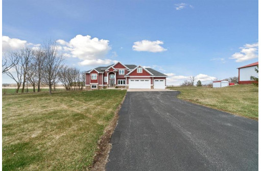 1560 State Road 19, Marshall, WI 53559