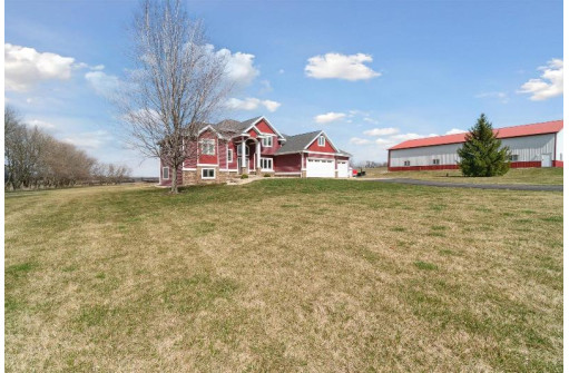 1560 State Road 19, Marshall, WI 53559