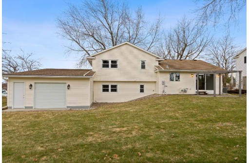 503 8th Street, Waunakee, WI 53597