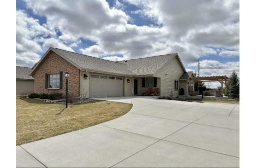 3844 Red Hawk Court, Janesville, WI 53546