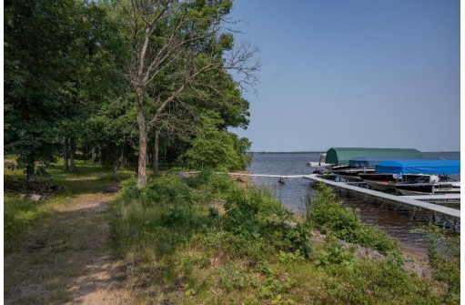 N7055 Lake Road, Mauston, WI 53948