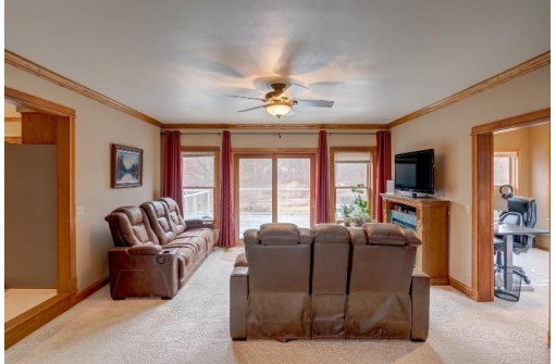 1730 Lewis Road, Mount Horeb, WI 53572