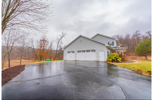 1730 Lewis Road, Mount Horeb, WI 53572