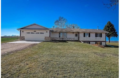 6685 County Road P, Dane, WI 53529