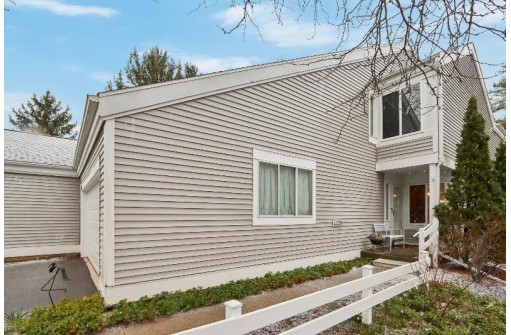 106 Pine Ridge Trail, Madison, WI 53717