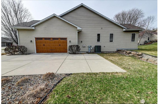 406 St Francis Court, Cross Plains, WI 53528