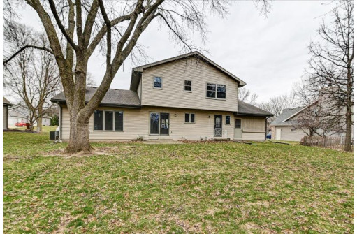 2796 Rosellen Avenue, Fitchburg, WI 53711