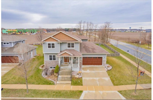 328 Little Bear Drive, Middleton, WI 53562