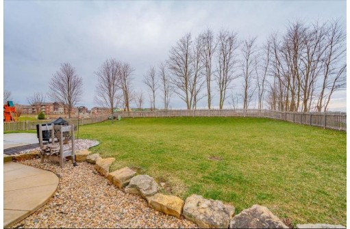 328 Little Bear Drive, Middleton, WI 53562