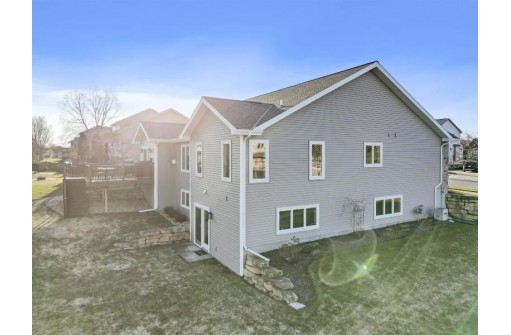 897 Ashworth Drive, Oregon, WI 53575