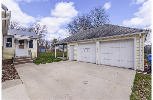 706 E 5th Avenue, Brodhead, WI 53520