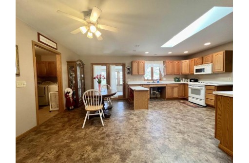 N6145 Hillcrest Road, Pardeeville, WI 53954