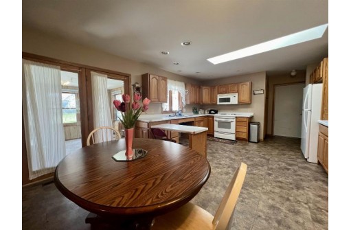 N6145 Hillcrest Road, Pardeeville, WI 53954