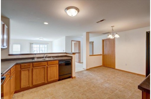 4725 Poplar Creek Drive, Madison, WI 53718