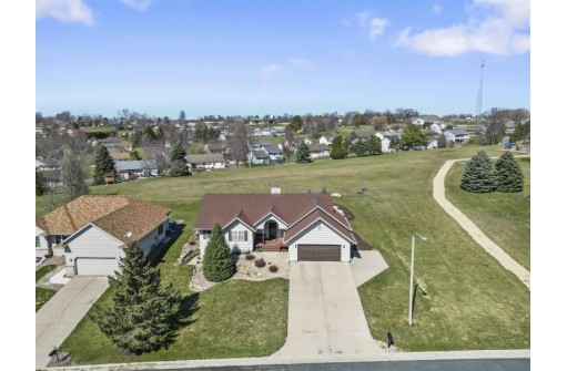 209 Quail Ridge Drive, Barneveld, WI 53507