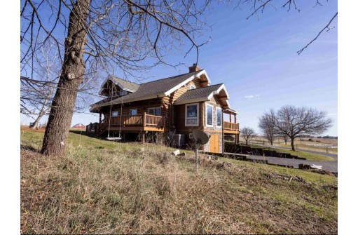 1502 Waterfall Road, Platteville, WI 53818