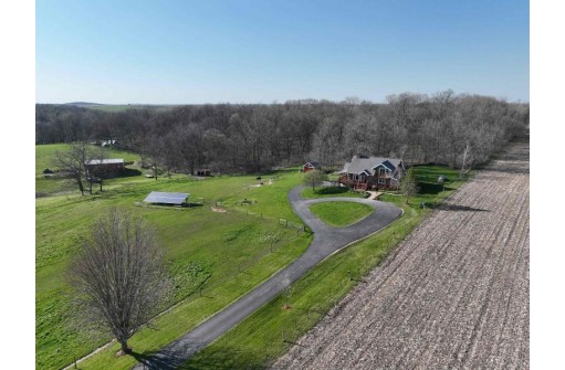 1502 Waterfall Road, Platteville, WI 53818