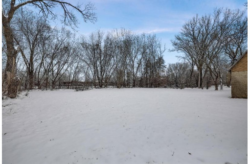 1101 Wauona Trail, Portage, WI 53901