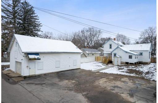 326 8th Street, Baraboo, WI 53913