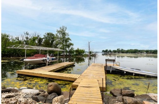 6113 Winnequah Road, Monona, WI 53716