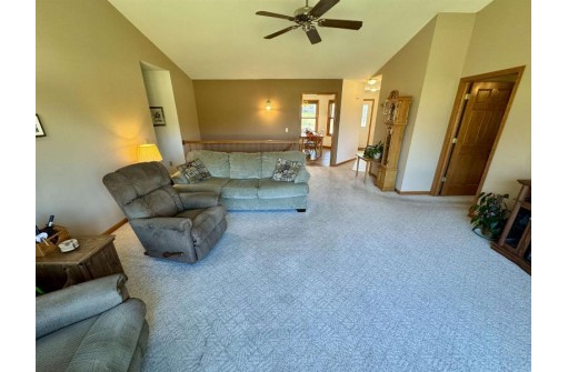 704 Prairie Hills Drive, Dodgeville, WI 53533-0000