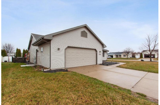 3704 Labrador Drive, Janesville, WI 53546