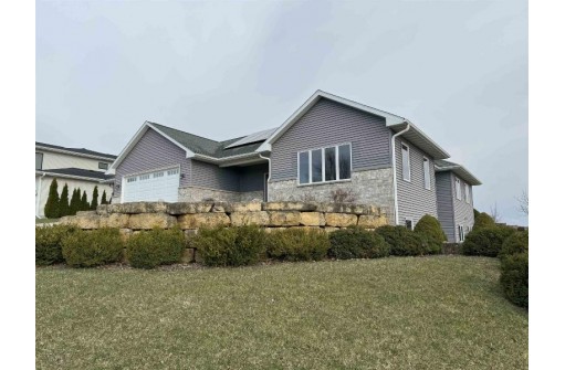 1704 Three Woods Drive, Mount Horeb, WI 53572