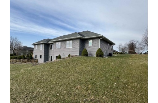 1704 Three Woods Drive, Mount Horeb, WI 53572