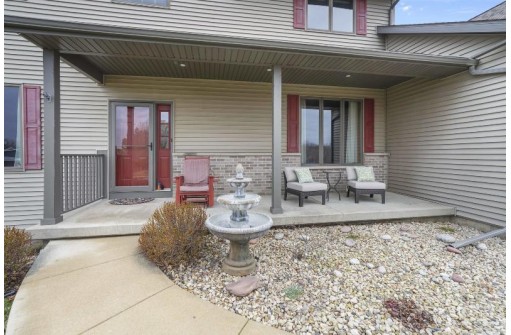 1000 Glen View Court, Mount Horeb, WI 53572