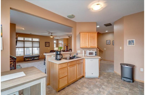 129 Carriage Way, DeForest, WI 53532