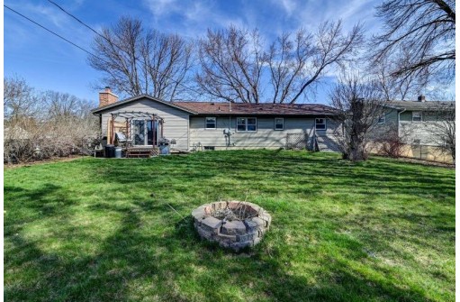 325 Robert Drive, Sun Prairie, WI 53590