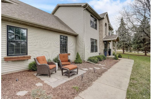 W9125 Tall Pines Place, Cambridge, WI 53523