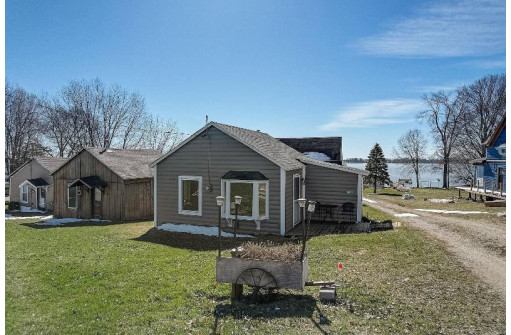 W10723 Blackhawk Trail 14, Fox Lake, WI 53933