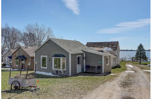 W10723 Blackhawk Trail 14, Fox Lake, WI 53933