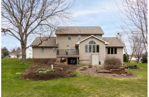 2832 Brooks Ridge Drive, Bristol, WI 53590