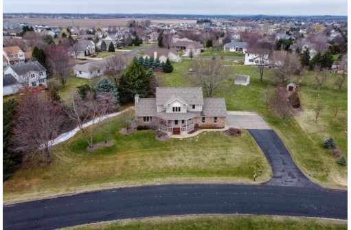 2832 Brooks Ridge Drive, Bristol, WI 53590