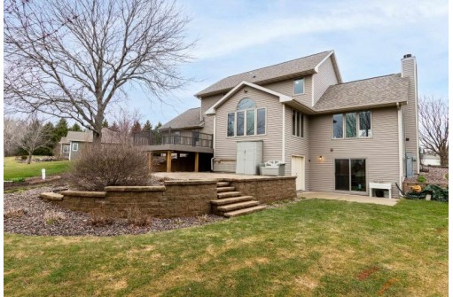 2832 Brooks Ridge Drive, Bristol, WI 53590