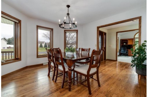 2832 Brooks Ridge Drive, Bristol, WI 53590