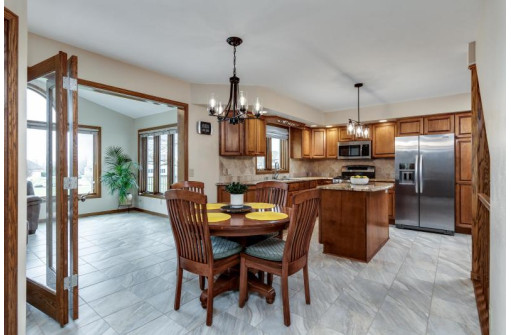 2832 Brooks Ridge Drive, Bristol, WI 53590