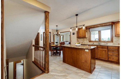 2832 Brooks Ridge Drive, Bristol, WI 53590