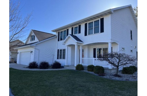 1584 Milton Circle, Oshkosh, WI 54904